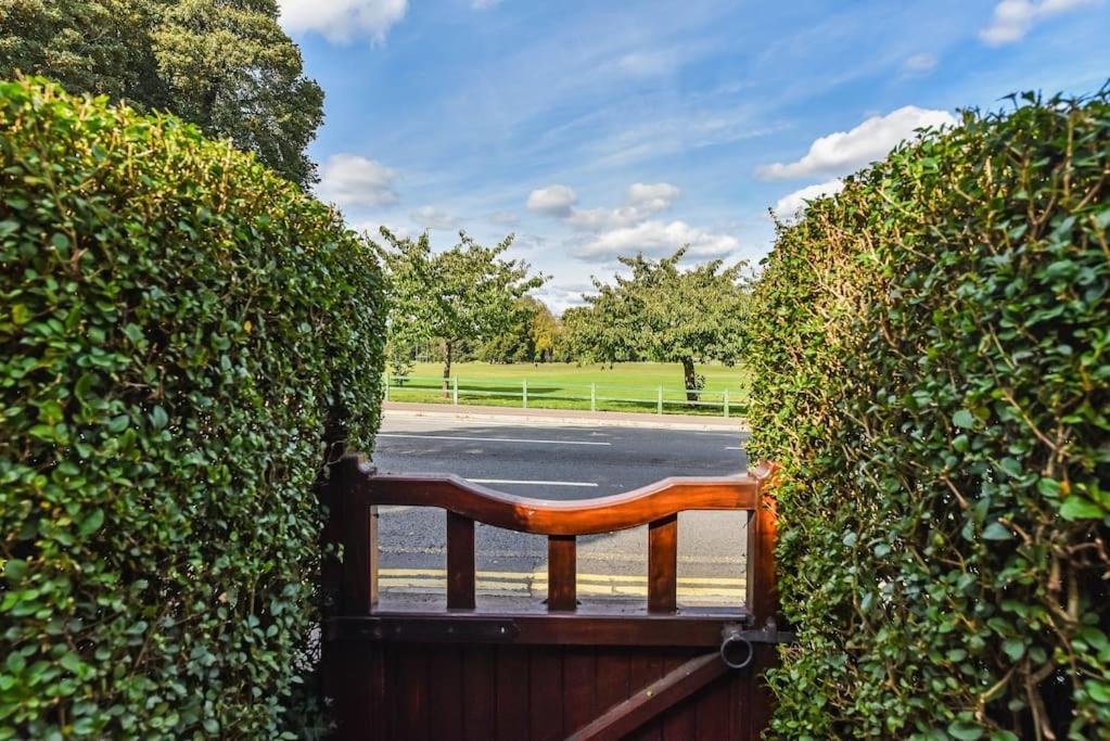 Traditional 3-Bed Property In Pontcanna With Parking Cardiff Bagian luar foto