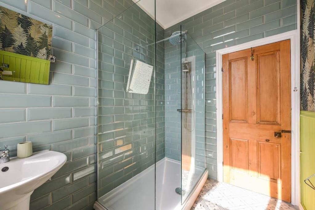 Traditional 3-Bed Property In Pontcanna With Parking Cardiff Bagian luar foto
