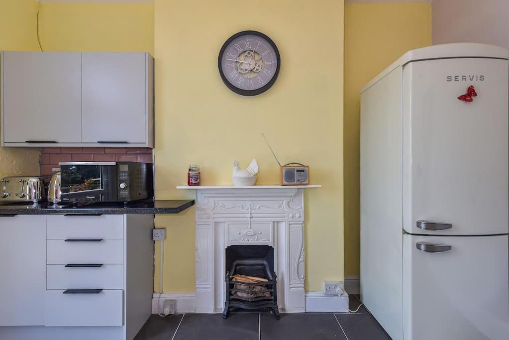 Traditional 3-Bed Property In Pontcanna With Parking Cardiff Bagian luar foto