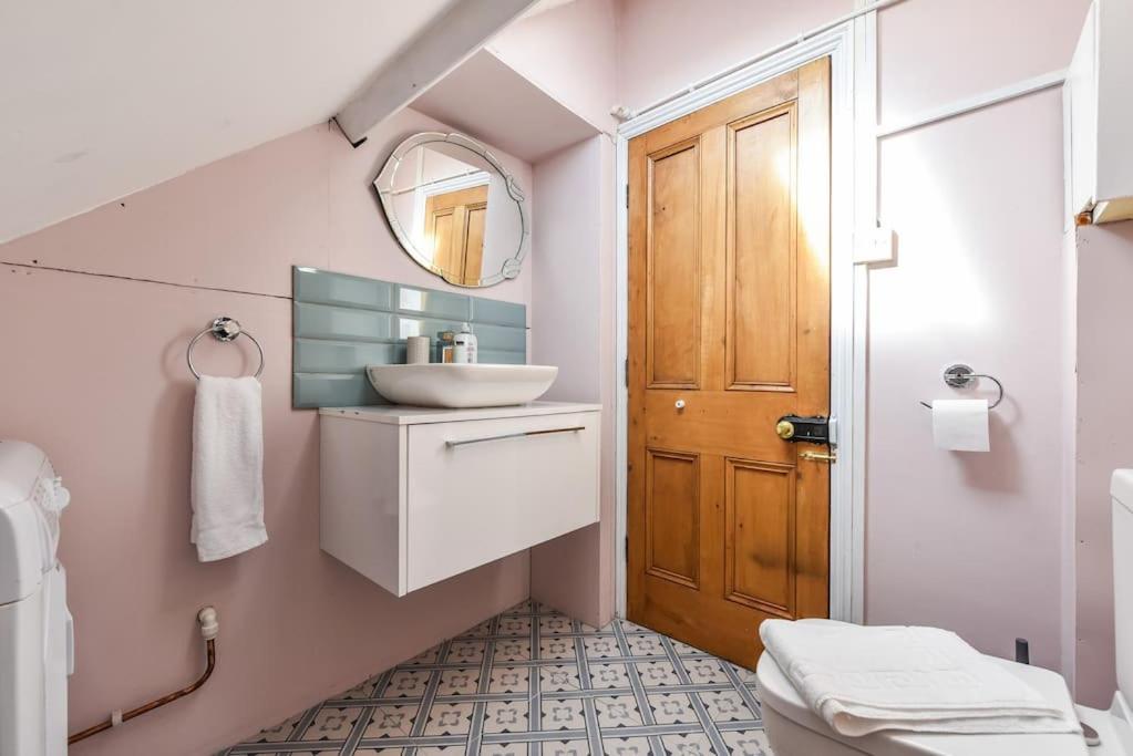 Traditional 3-Bed Property In Pontcanna With Parking Cardiff Bagian luar foto