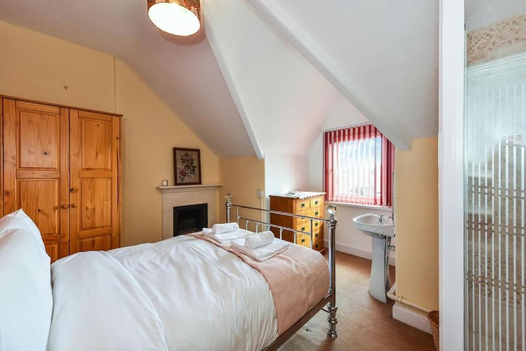Traditional 3-Bed Property In Pontcanna With Parking Cardiff Bagian luar foto