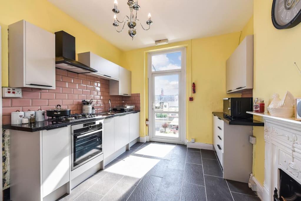 Traditional 3-Bed Property In Pontcanna With Parking Cardiff Bagian luar foto