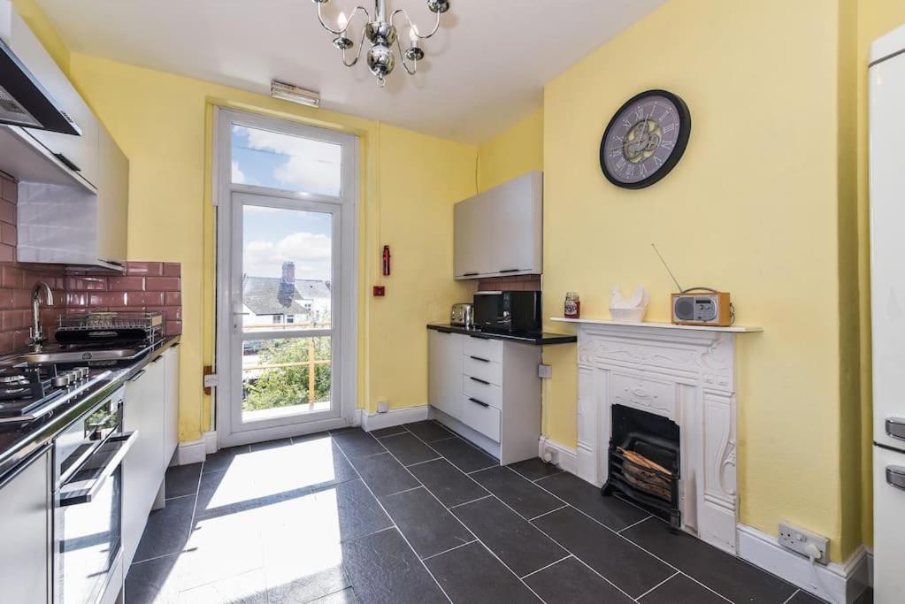 Traditional 3-Bed Property In Pontcanna With Parking Cardiff Bagian luar foto