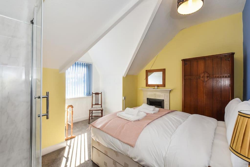 Traditional 3-Bed Property In Pontcanna With Parking Cardiff Bagian luar foto