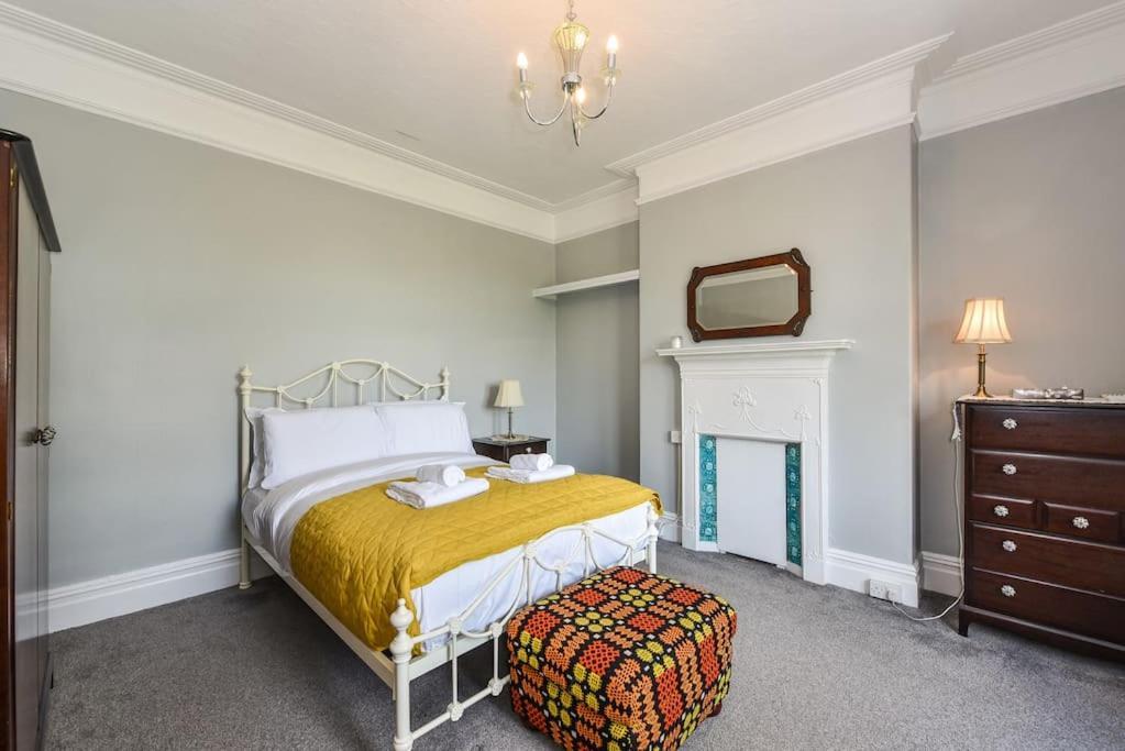 Traditional 3-Bed Property In Pontcanna With Parking Cardiff Bagian luar foto